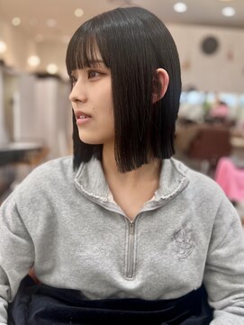 カモン(CAMON) ラフに揺れる前髪あり切りっぱなしボブ