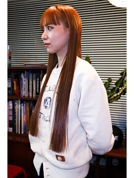 ニウ(NIU) 自然なツヤ感が魅力のナチュラルロングストレート