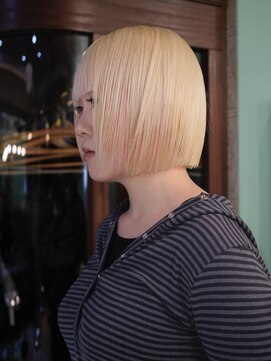 スリー(three) BLONDE