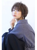 ことりベージュネイビーカラー毛先パーマ小顔ワンサイドショート