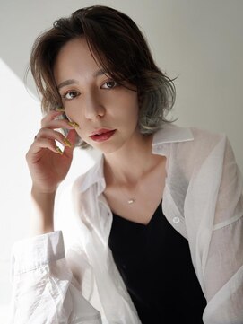 ログ オモテサンドウ(L.O.G OMOTESANDO) ハイトーンインナーカラーボブ