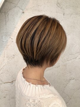 ダブル(W) 美シルエット◇丸みショート/白髪ぼかしハイライト