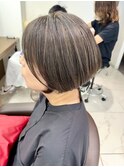 白髪ぼかしハイライトのプチ刈り上げボブ