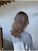 ベージュ