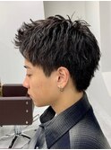 スペインカールスパイキーショートブルーブラックフェザーパーマ