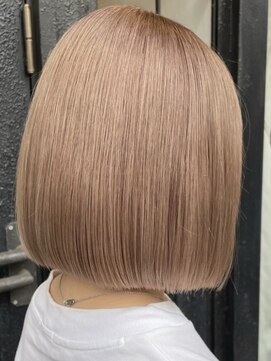 カムジーヘッドカミノウラ(COMEGHEAD KAMINOURA) 上乃裏ショートボブくびれショートイルミナカラー顔周りレイヤー