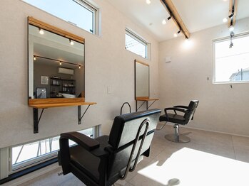 フィオヘアー(Fio hair)の写真/大型店が苦手な方におススメ◇自分だけのプライベートサロンで居心地の良い空間が魅力的♪