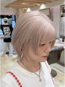 エイト新宿店(EIGHT shinjuku) ホワイトベージュ