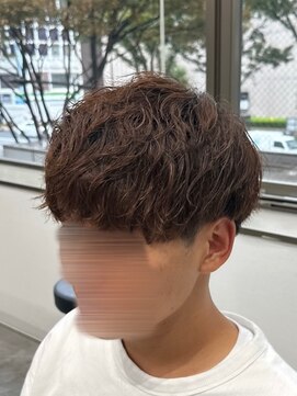 フイ 新宿3丁目(Hui) フェザーパーマ/グレーブルーカラー／刈り上げショートパンク