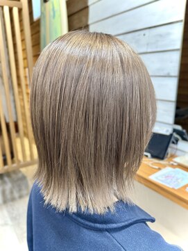フレリス(FreRis) 外はねくびれボブと顔周りレイヤー×ミルクティーベージュ