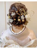 ファレ(Phalae)&nbsp;振袖にも♪ふわふわボリュームシニヨン