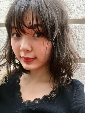 バズ(BUZZ) 【Buzz秋山】くしゃバングが可愛い★ゆるふわミディ