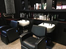 ヘアメイク マルナ 大通店(HAIR MAKE MALUNA)の雰囲気（シャンプーブースは暗がりになっているので癒しの空間です♪）