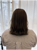 梅雨時期に合う!重ためで広がりにくいミディアムスタイル!