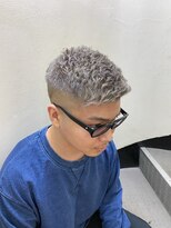 プレミアムバーバー 原宿店(PREMIUM BARBER produce by HIRO GINZA) フェード×シルバーカラー