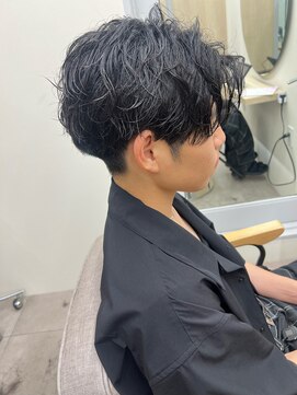 ユニ 江坂(Uni.) メンズパーマ  センターパート ツイストスパイラルパーマ