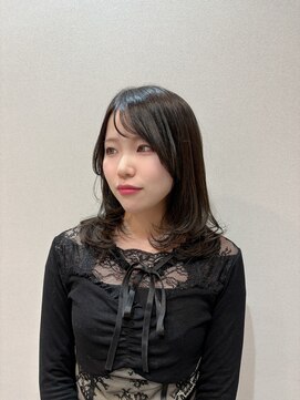 リヴナ(Livna) 鎖骨ラインのミディアムレイヤー◎