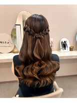 ミラ(Mila) 韓国巻きで大人っぽく華やかに*ハーフアップアレンジ