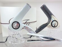 【ReFa ドライヤー＆アイロン】施術中のドライヤーやアイロンワークもダメージレスに徹底的にこだわります