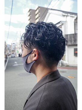 カムジーヘッドカミノウラ(COMEGHEAD KAMINOURA) 刈り上げパーマスタイル