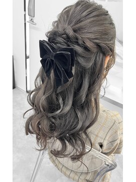 プリュス 名古屋(Plus) ポイントハーフアップ/ツイスト2連/ウェーブ巻き