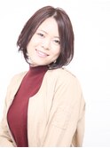 バレイヤージュアッシュカラーツヤ感ノーブル前下がりショート