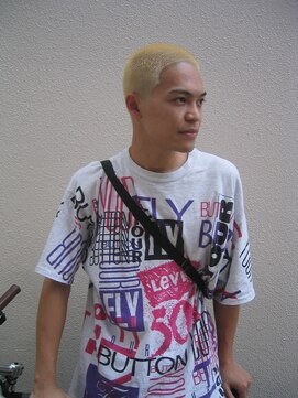 ウェルネス(Wellness) 金髪ボウズ