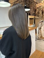 ヤーン(YARN) イメチェン　美髪　オリーブグレージュ