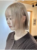 ホワイトブロンド/ワイドバング/美髪/外ハネボブ/ダブルカラー