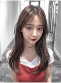 大人の艶感ロング×柔らかレイヤーで上品印象