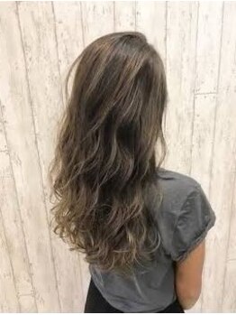 キキヘアメイク(kiki hair make)の写真/《脱白髪染め*》頭皮や毛髪のダメージに配慮したカラーで白髪染めとは思えない透明感と若見えヘアを実現♪