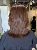 艶と透明感を叶える大人ベージュ×くびれレイヤーカット