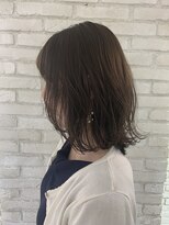 空気感溢れるくびれセミディ～グレーアッシュカラー