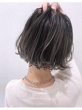 トルネード(TORNADO) 外国人風ボブ ハイライトバレイヤージュグラデ グレージュ