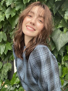 レオニード 表参道(LEONID) セミロング グラマラスカール ヌーディーベージュ