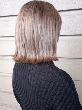 ルッツ(Lutz. hair design) ウォームベージュ