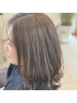 グロウ(gllow) 褒められる事間違いなしハイライトカラー