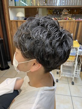 クオリス 上板橋店(QUALIS) 簡単スタイリングマッシュパーマ【ツーブロック×刈り上げ】