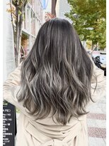 ワンスタイル(One style)&nbsp;2ブリーチ　バレイヤージュ　ホワイトグレー