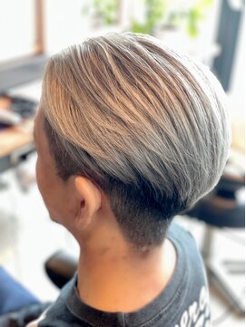 ココノサロン ハナレ(cocono salon HANARE) 刈り上げStyleホワイトシルバー