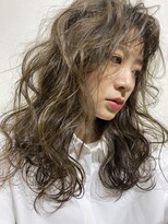 エル(EL by green) 《tomi》ミディアムレイヤー×スパイラルパーマ