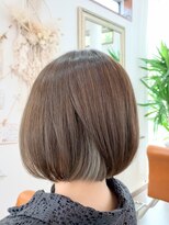 ラグラスヘア(LAGRAS HAIR)&nbsp;オリーブカラー＆インナーシルバーのボブ