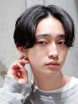 ライラ(Lyla) 毛流れパーマで作る！センターパート　ラクラクスタイリング