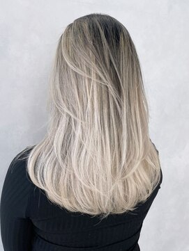 アルバム 池袋(ALBUM) ホワイトブロンドメルティカラー似合わせカット_ba488681