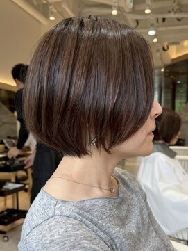 ソワネ 表参道(soigne) 表参道丸みショートボブレイヤーカットアッシュグレー40代◯