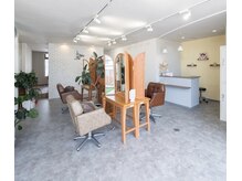 ハル(HaLu)の雰囲気（外の光が差し込み明るい店内！）