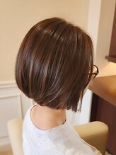 次回以降も美しく。髪を傷めない緻密なハイライトリタッチ技術