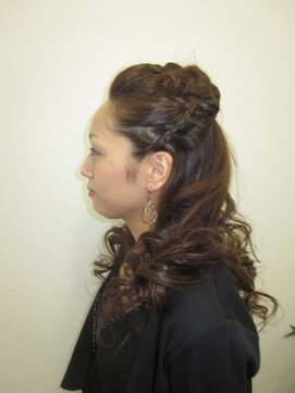エムスリーディーサロン アクトヘアー(M3D Act Hair) ツイストハーフアップ
