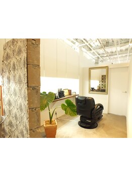 半個室のある落ち着いた空間♪様々なお悩み解決や顔剃り、ウィッグのご提案もできます！