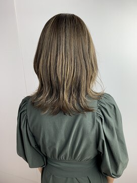 グランエクラ バイフルショウ(GRAND ECLAT by FURUSHO) 大人可愛い20代30代40代　外ハネ/グレージュ/極細ハイライト